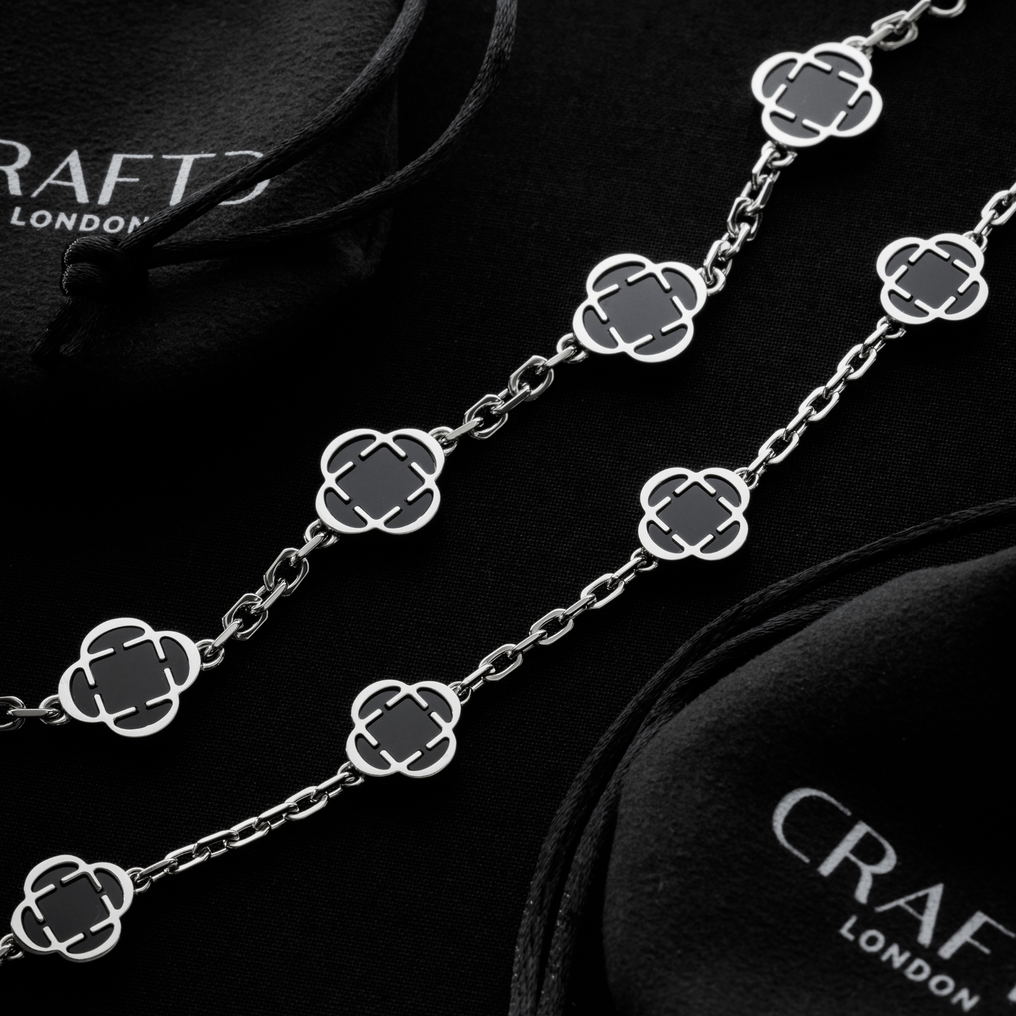 Onyx Clover Stone Necklace (Silver)